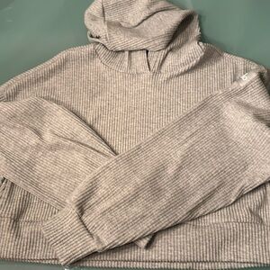 Brand new never worn ALO cropped ribbed hoodie